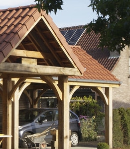 houten carport met zadeldak